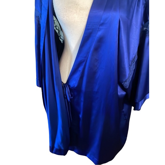 Victoria’s Secret royal blue satin kimono robe with Chantilly lace insert medium - Picture 6 of 8
